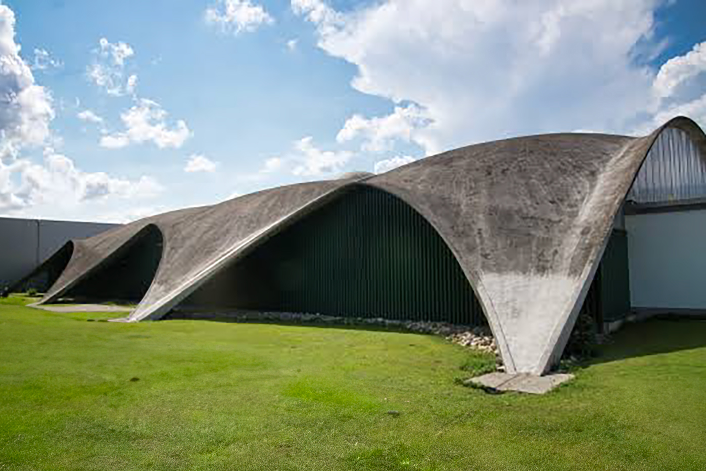 Gewölbte Hallendächer des Sportcenter Solothurn